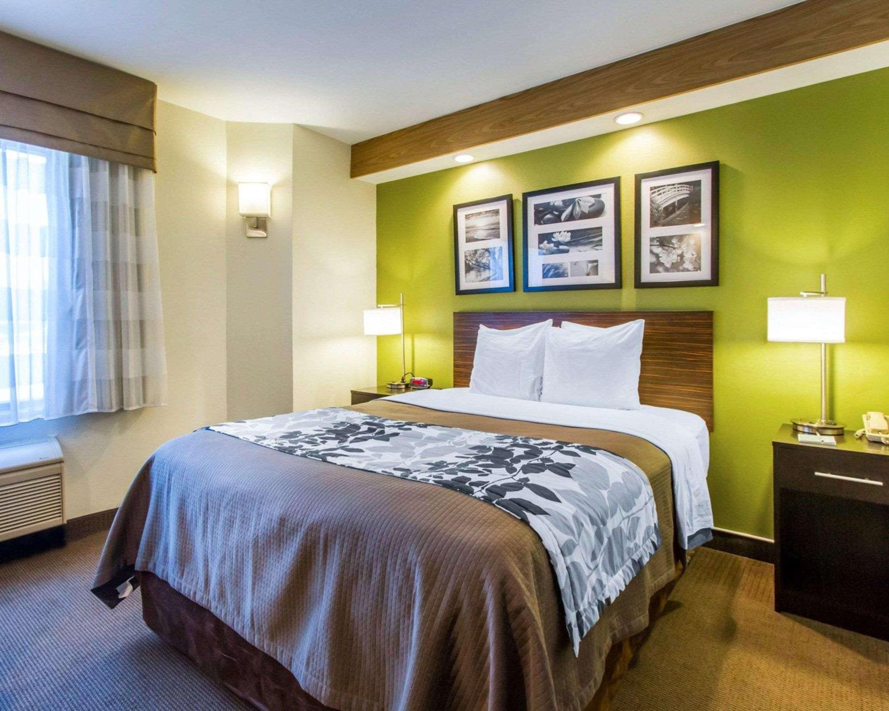 ROOM, QUEEN BED