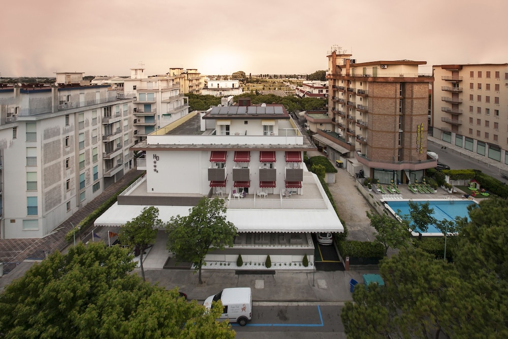 Hotel Derby 3/50