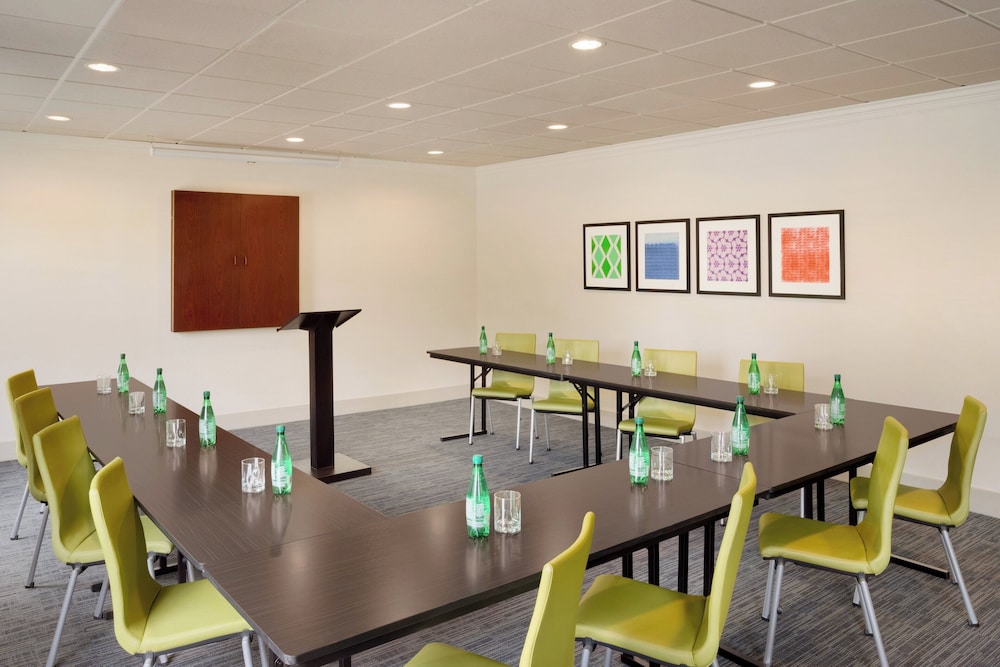Holiday Inn Express & Suites Dallas NE - Allen 49/55