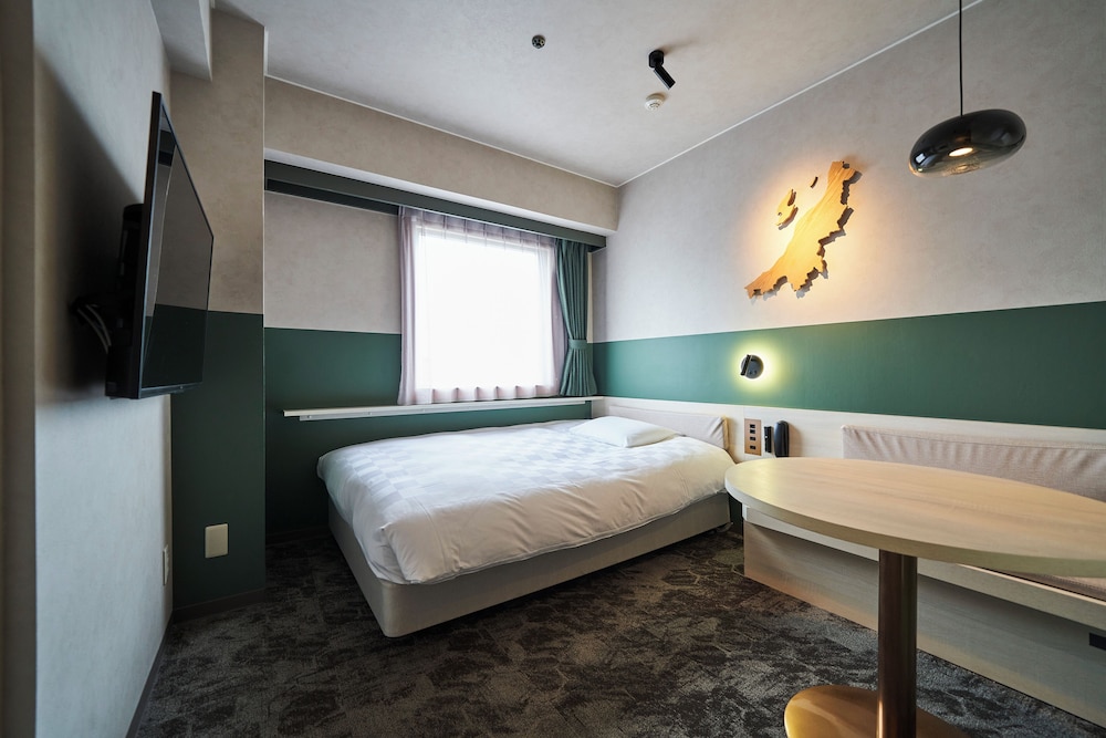 ROOM, SEMI DOUBLE BED