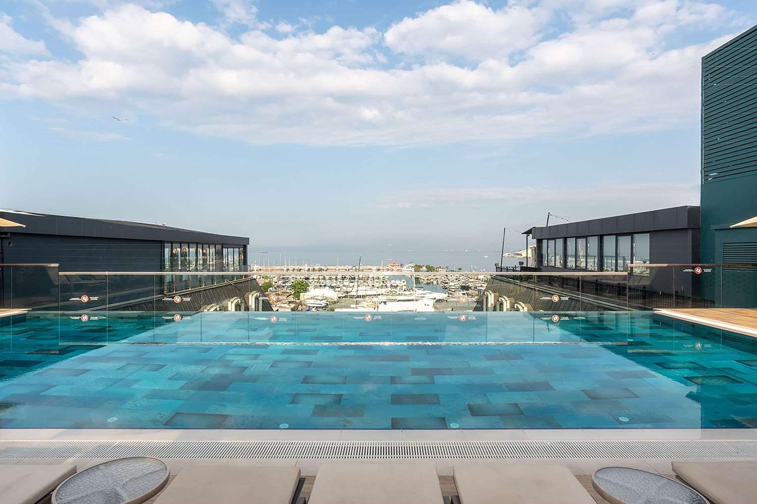 Wyndham Grand Istanbul Kalamis Marina 40/40