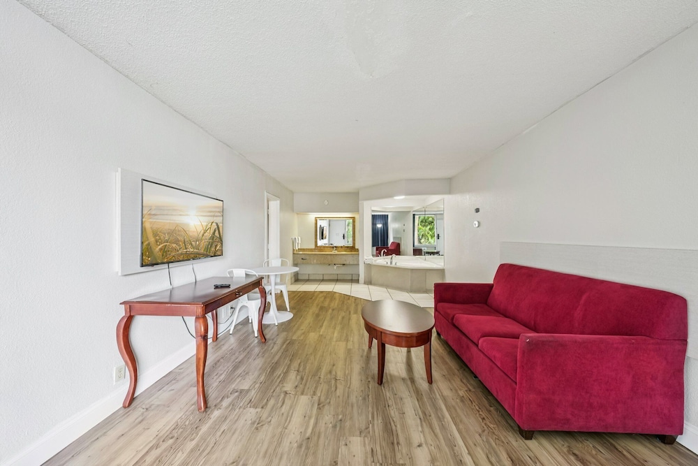 Stayable Suites Lakeland 41/66