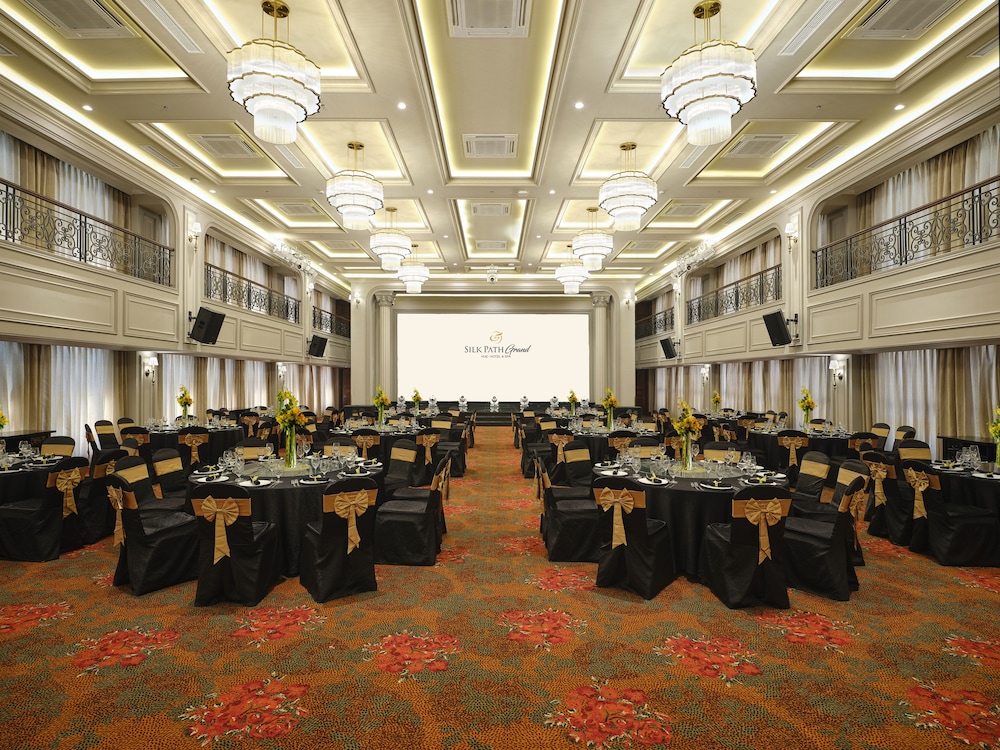 Silk Path Grand Hue Hotel 37/50