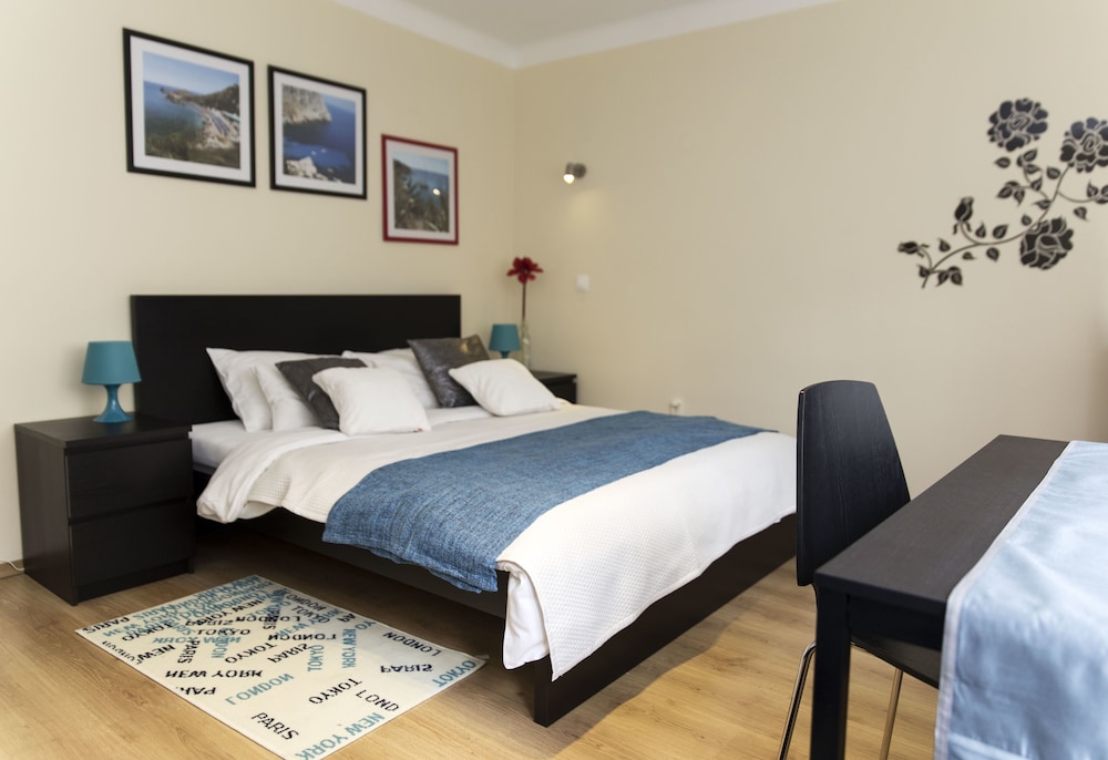 COMFORT, STUDIO, KITCHEN