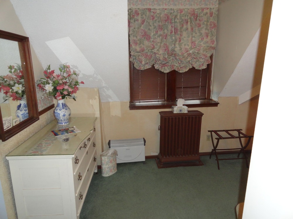 Victorian Inn Bed and Breakfast 3/29