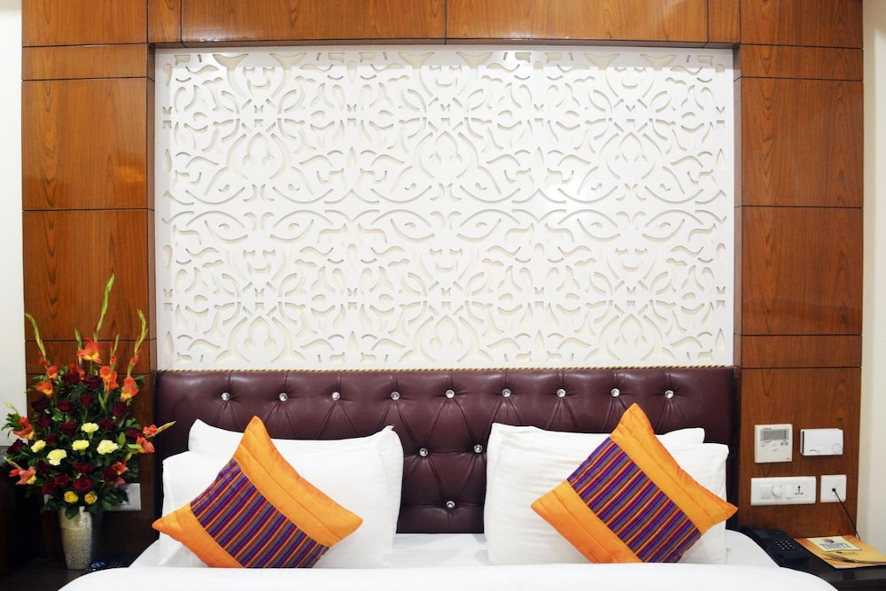 TRINITY CORPORATE SUITES 33/43