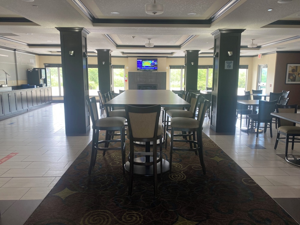 Wingate by Wyndham Fort Saskatchewan 52/64