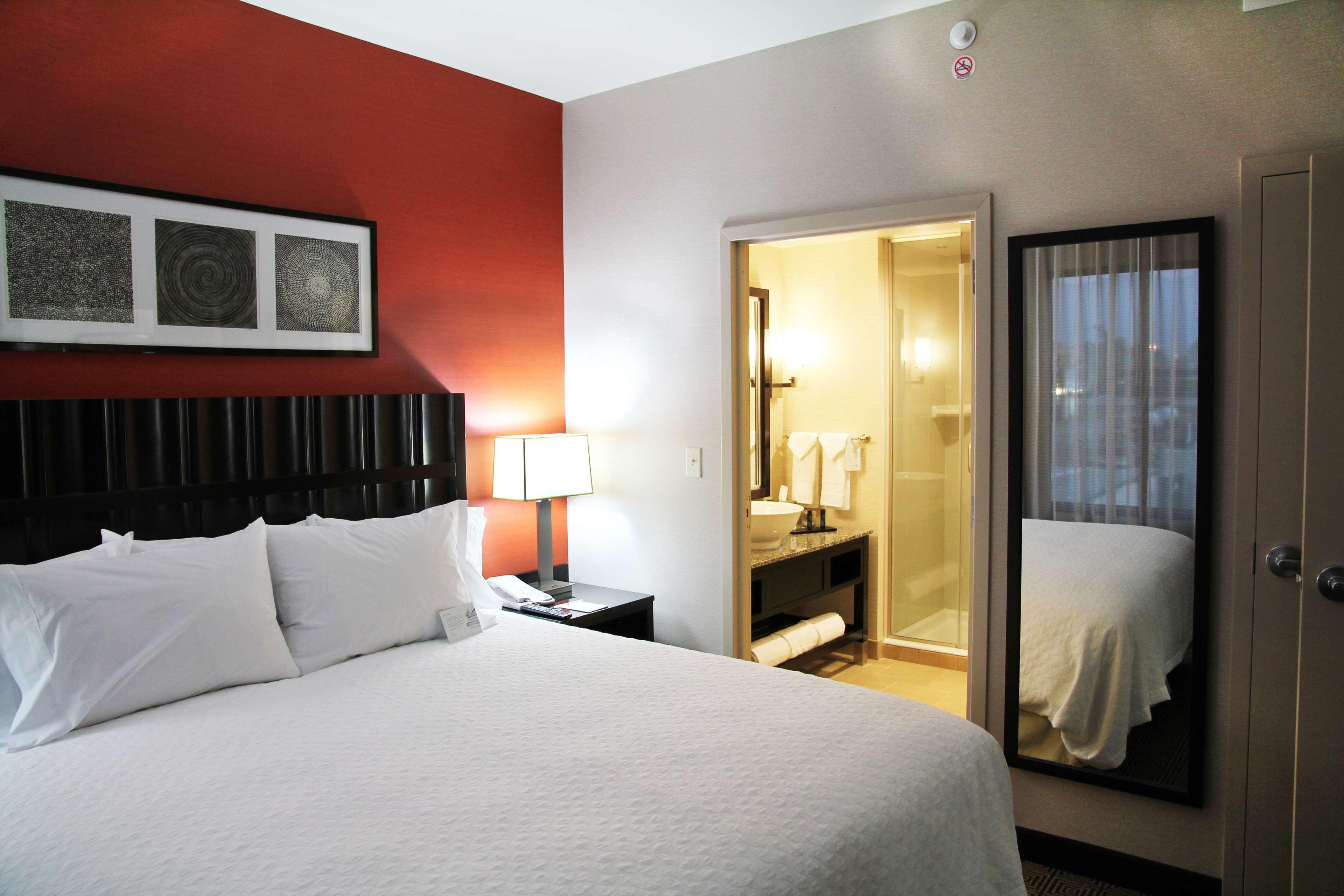 2 ROOMS, SUITE, KING BED