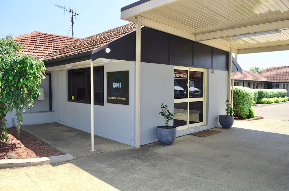 BATHURST MOTOR INN 52/59