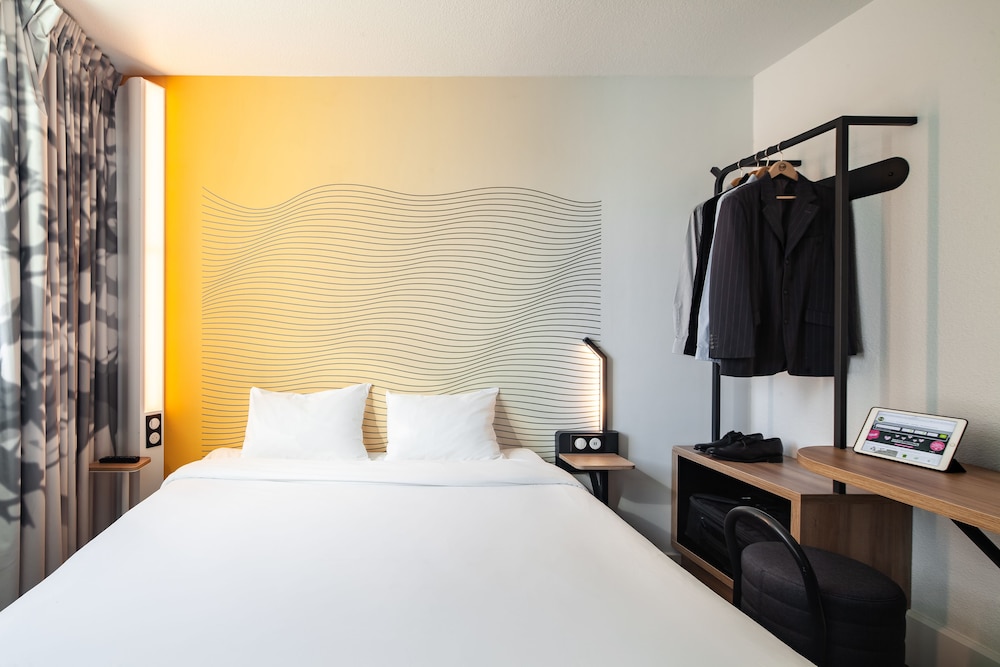 B&B Hotel Paris Saint-Denis Pleyel 8/24