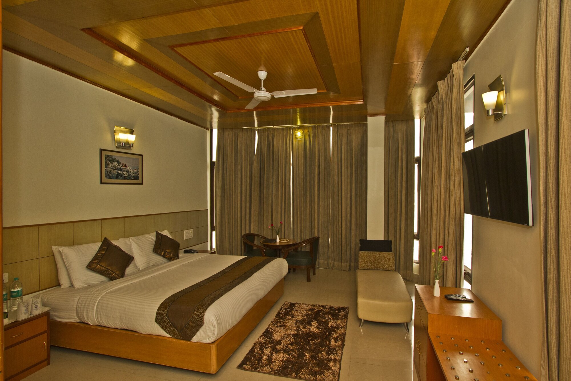 PREMIUM, QUEEN BED