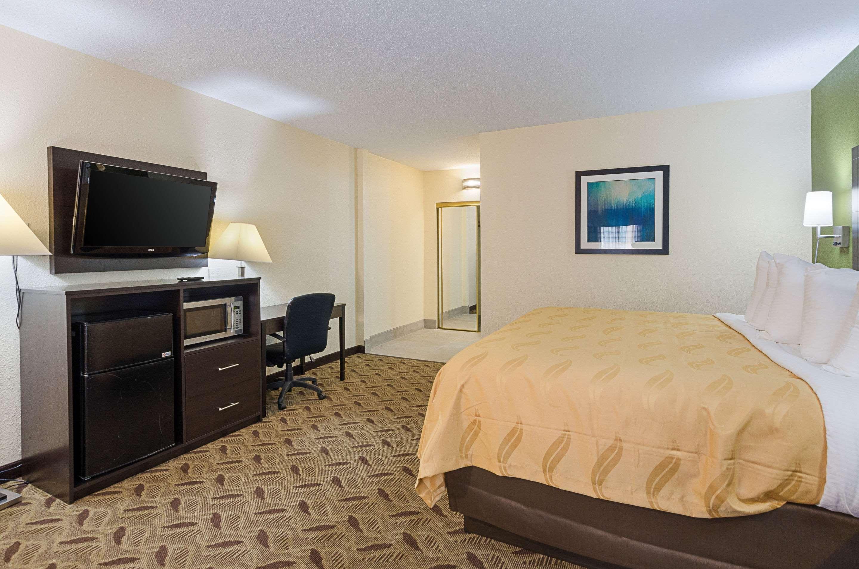 ROOM, KING BED