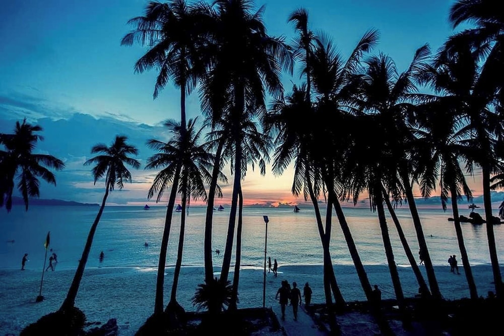 Boracay Backpackers 64/68