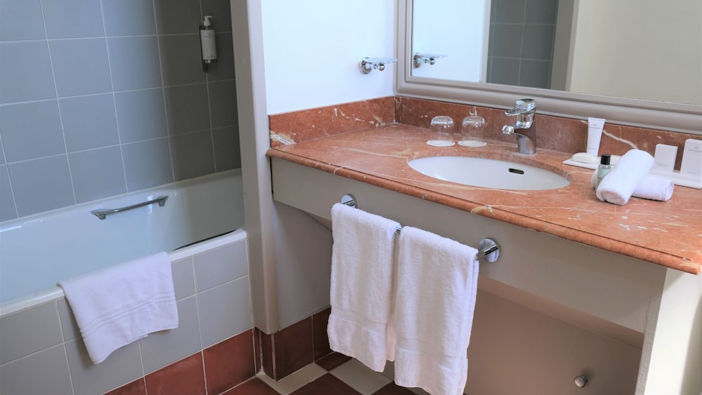 Hotel Barriere Le Grand Hotel Enghien Les Bains 12/33