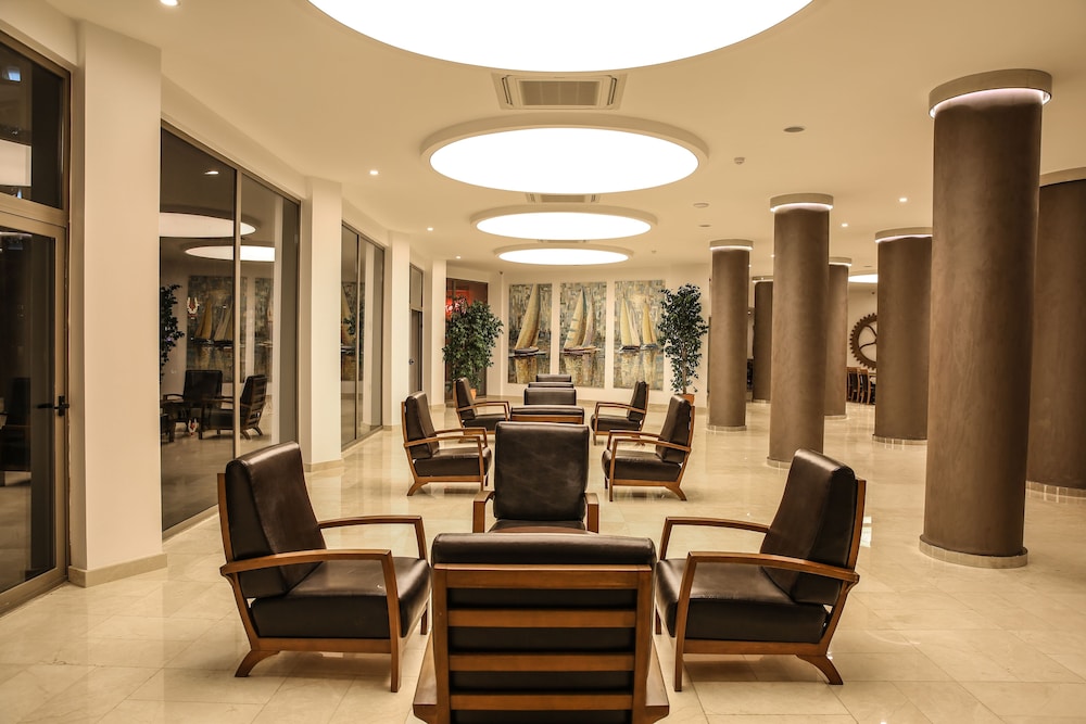 Lalila Blue Suites 51/73
