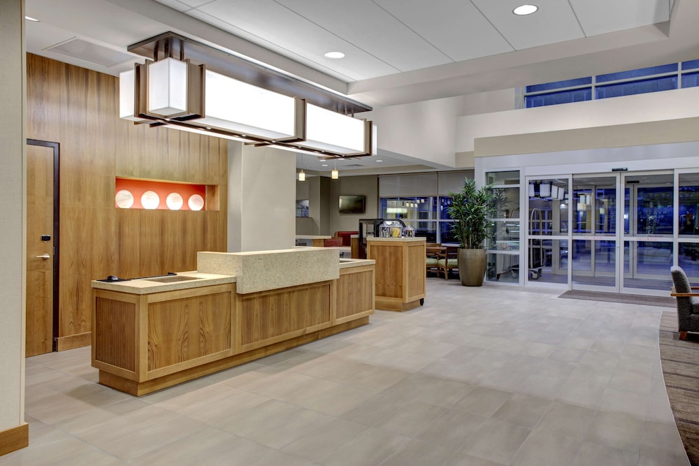 Lobby at Hyatt Place Columbus, COLUMBUS - MS