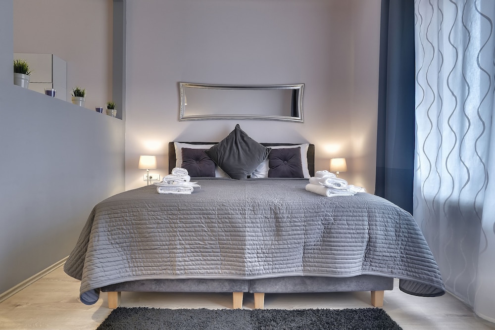 Deluxe, Studio, King Bed