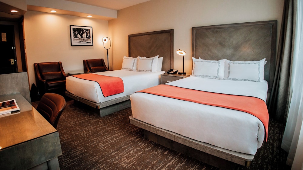 DELUXE, 2 DOUBLE BEDS