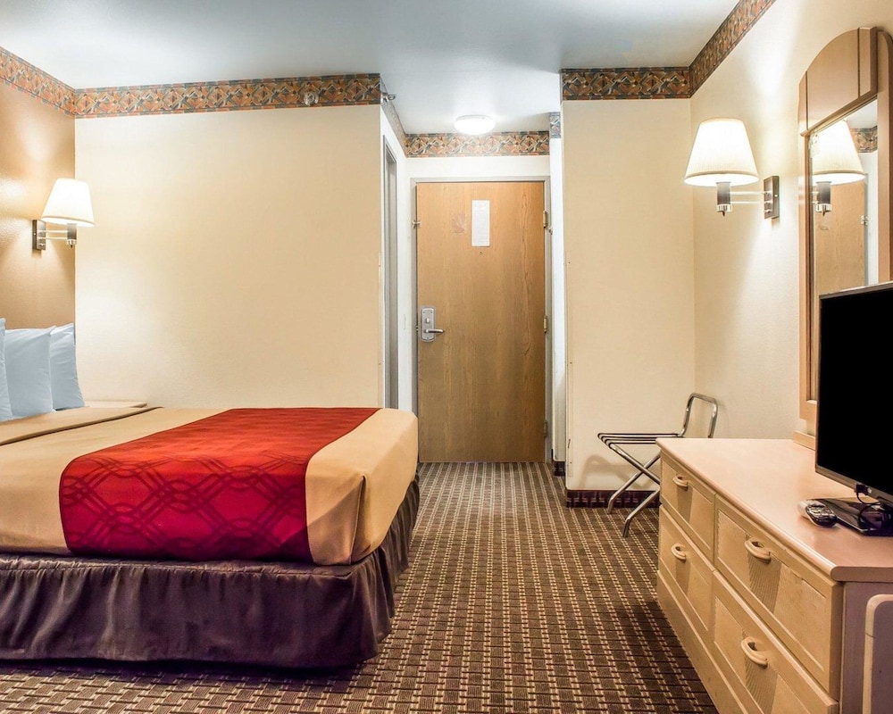Quality Inn Winslow I-40 12/31