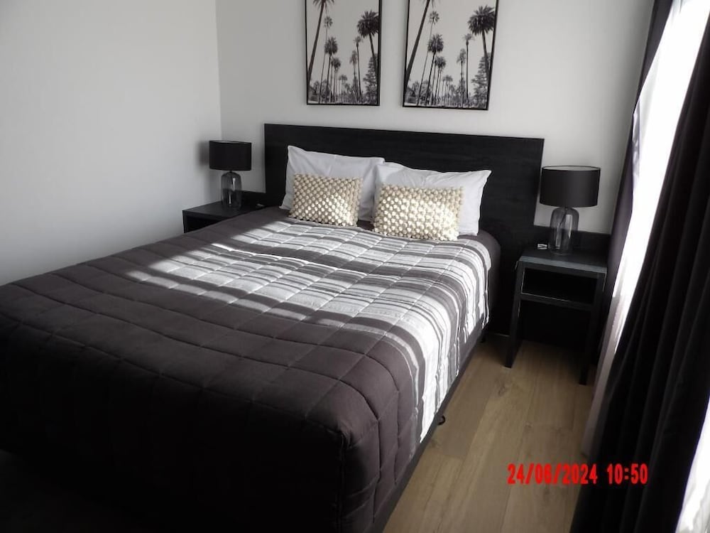 MOTEL 617 30/66