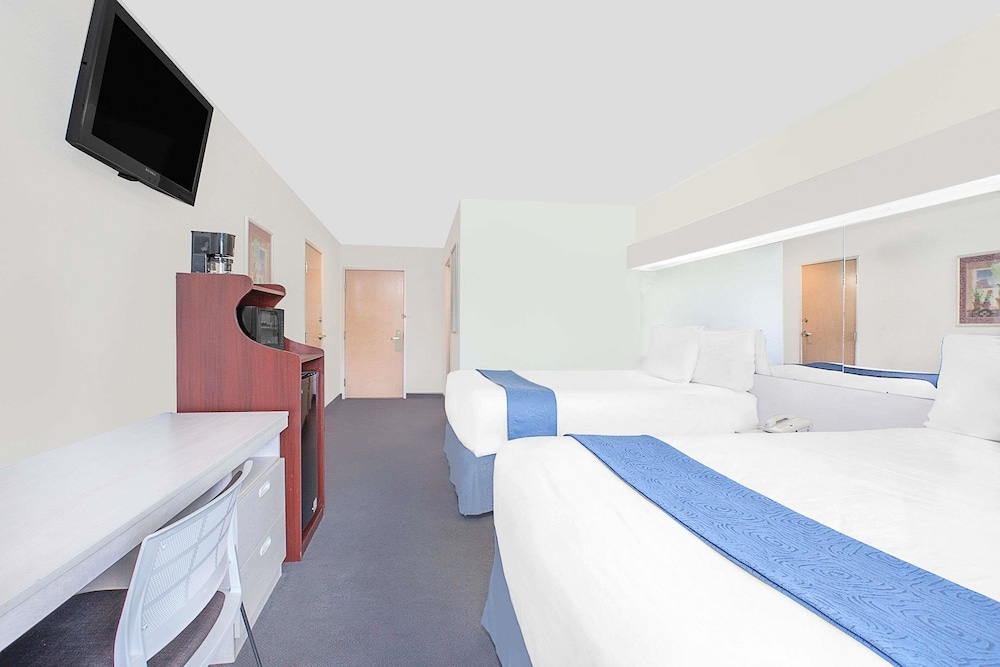 Microtel Inn By Wyndham Broken Bow 10/27
