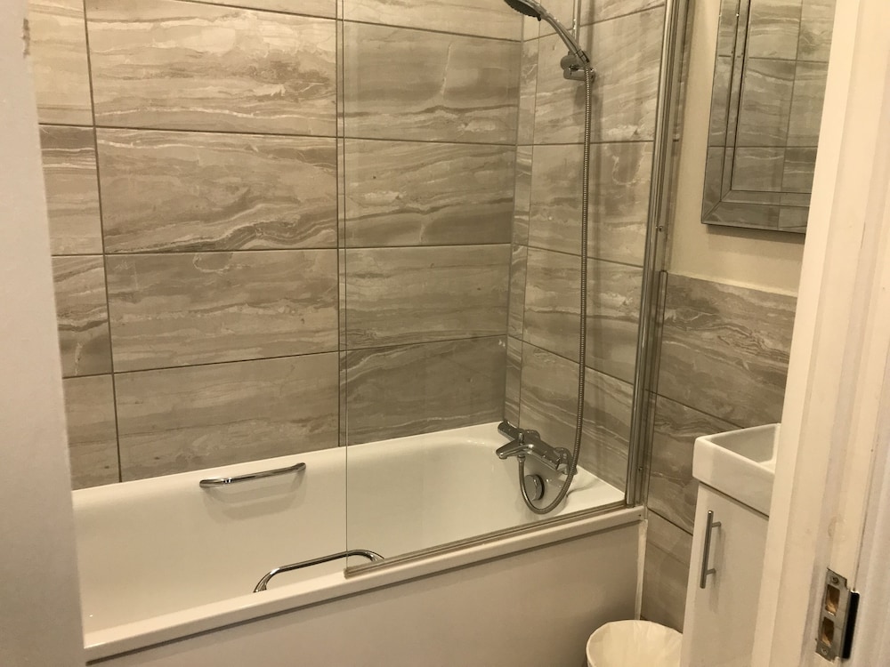 RAVNA GORA HOTEL 65/67