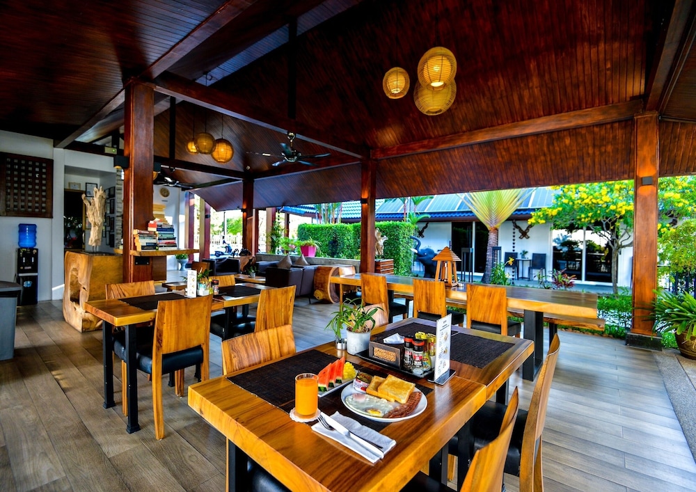 Phuket Airport Hotel 54/74