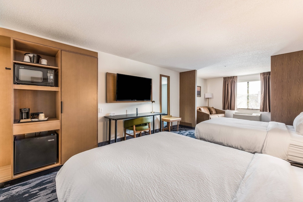 Fairfield Inn Suites Greensboro Coliseum Area 10/32