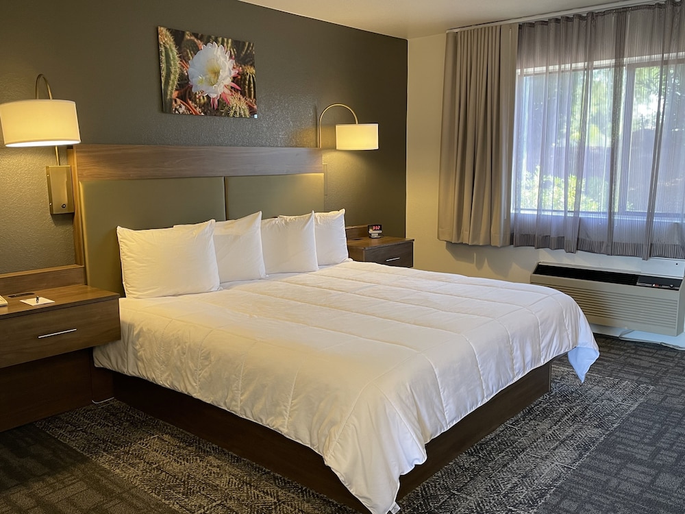 MINI, PREMIUM, SUITE, KING OR QUEEN BED
