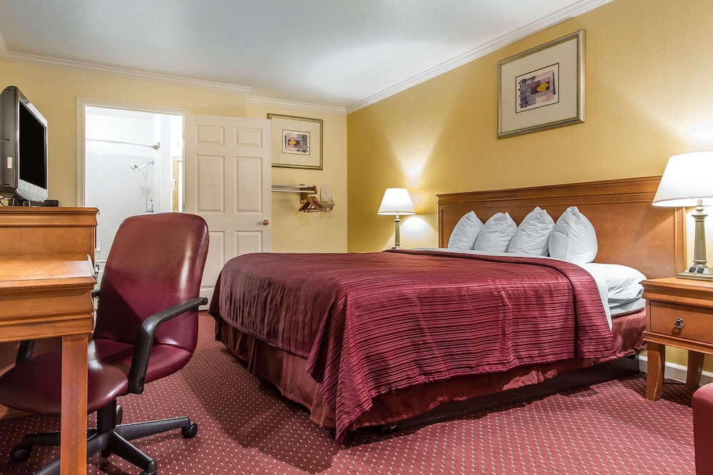 Quality Inn & Suites Gilroy CA 13/47