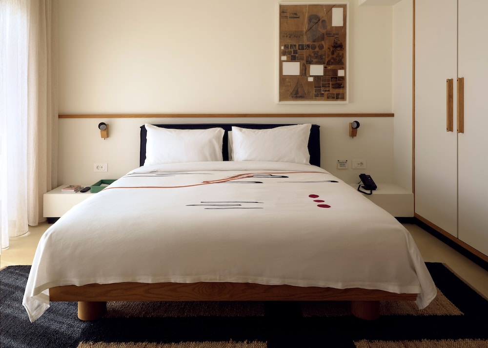 1 BEDROOM, SUITE