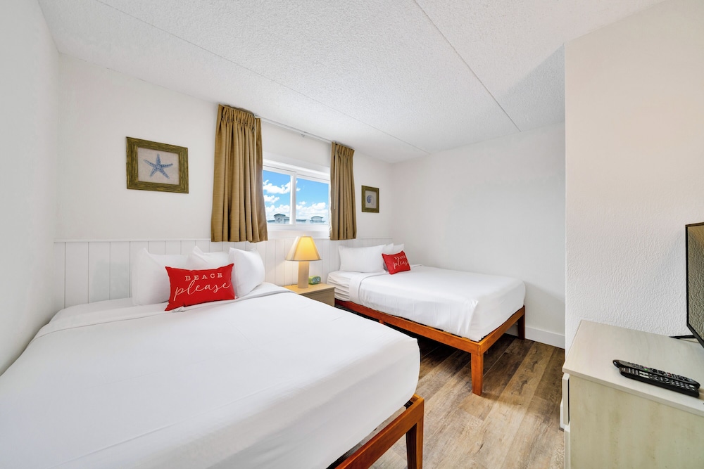 Suite, 2 Queen Beds, Pool Side, Sofa, Royal Tower