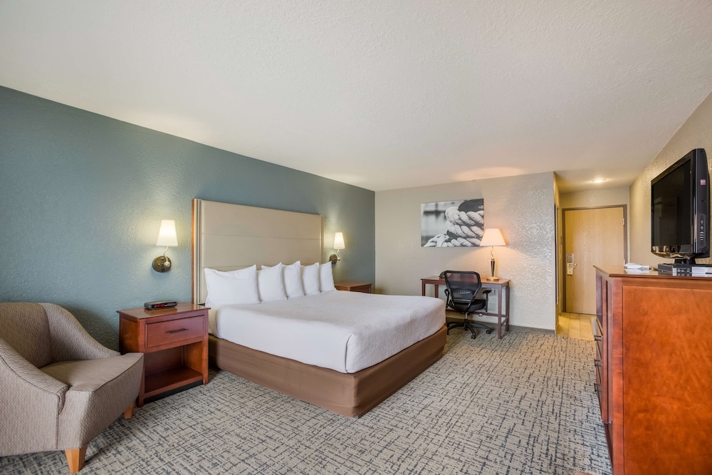 Room, King Bed, Lake Side, Balcony