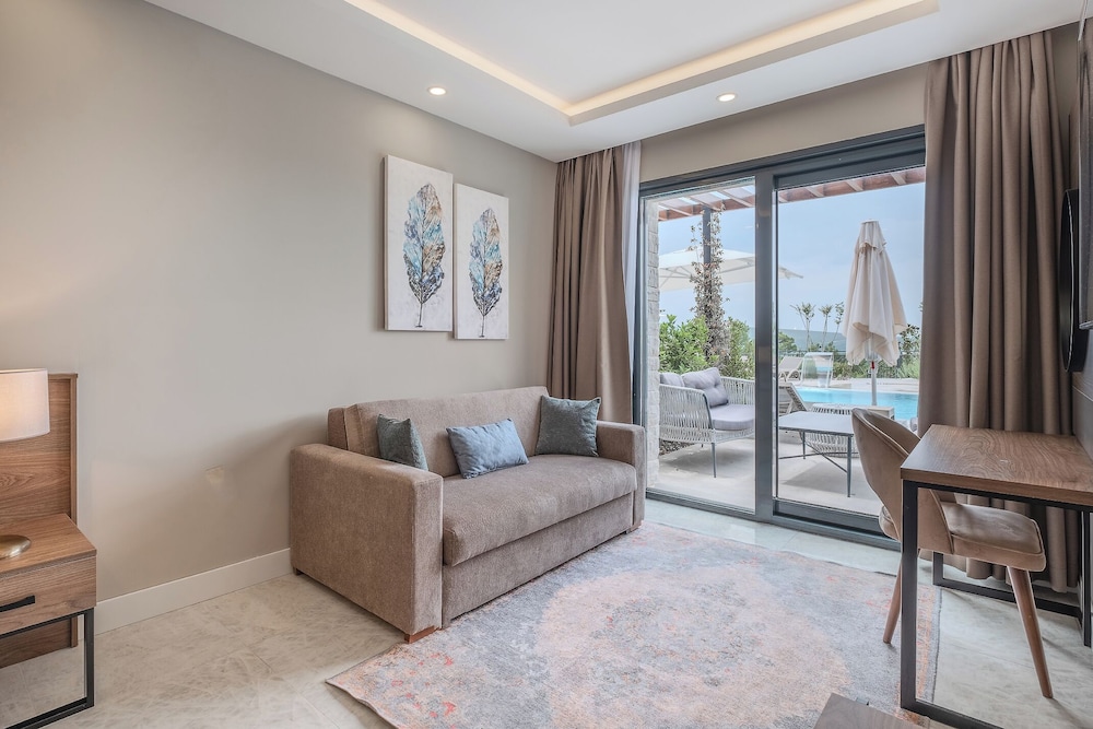 Montenegro Lodge 21/50