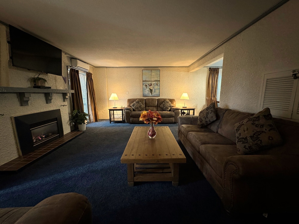 Divya Sutra Plaza & Conference Centre Vernon, BC 57/74