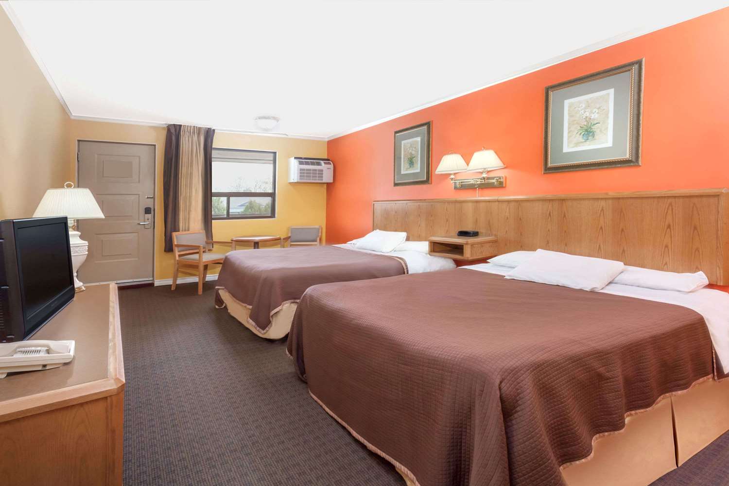 Howard Johnson By Wyndham Niagara Falls 14/41