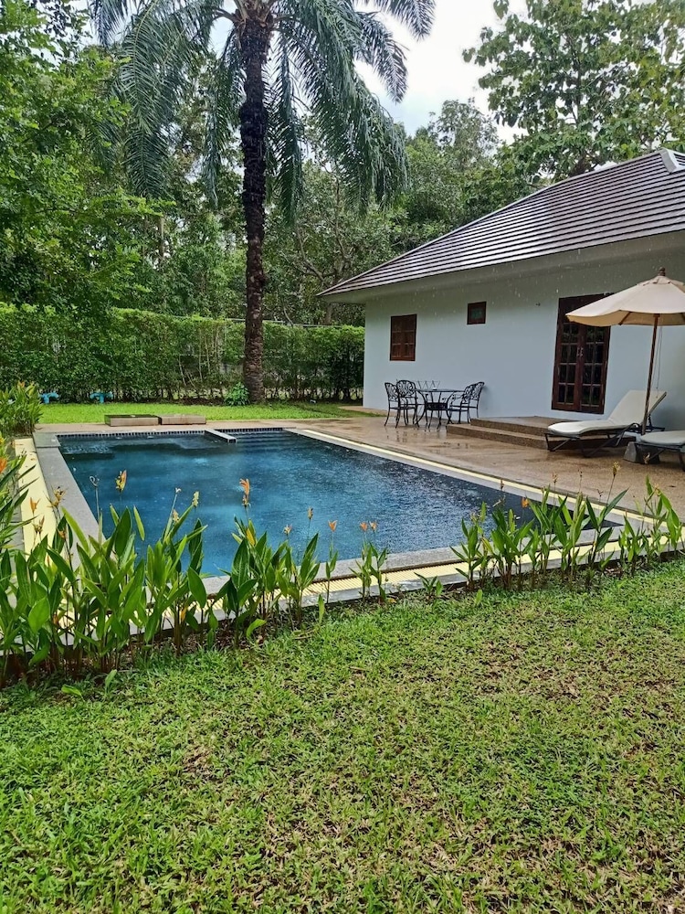 Alisea Pool Villas 10/65