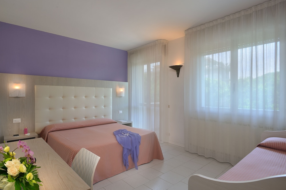 HOTEL SUISSE 25/41