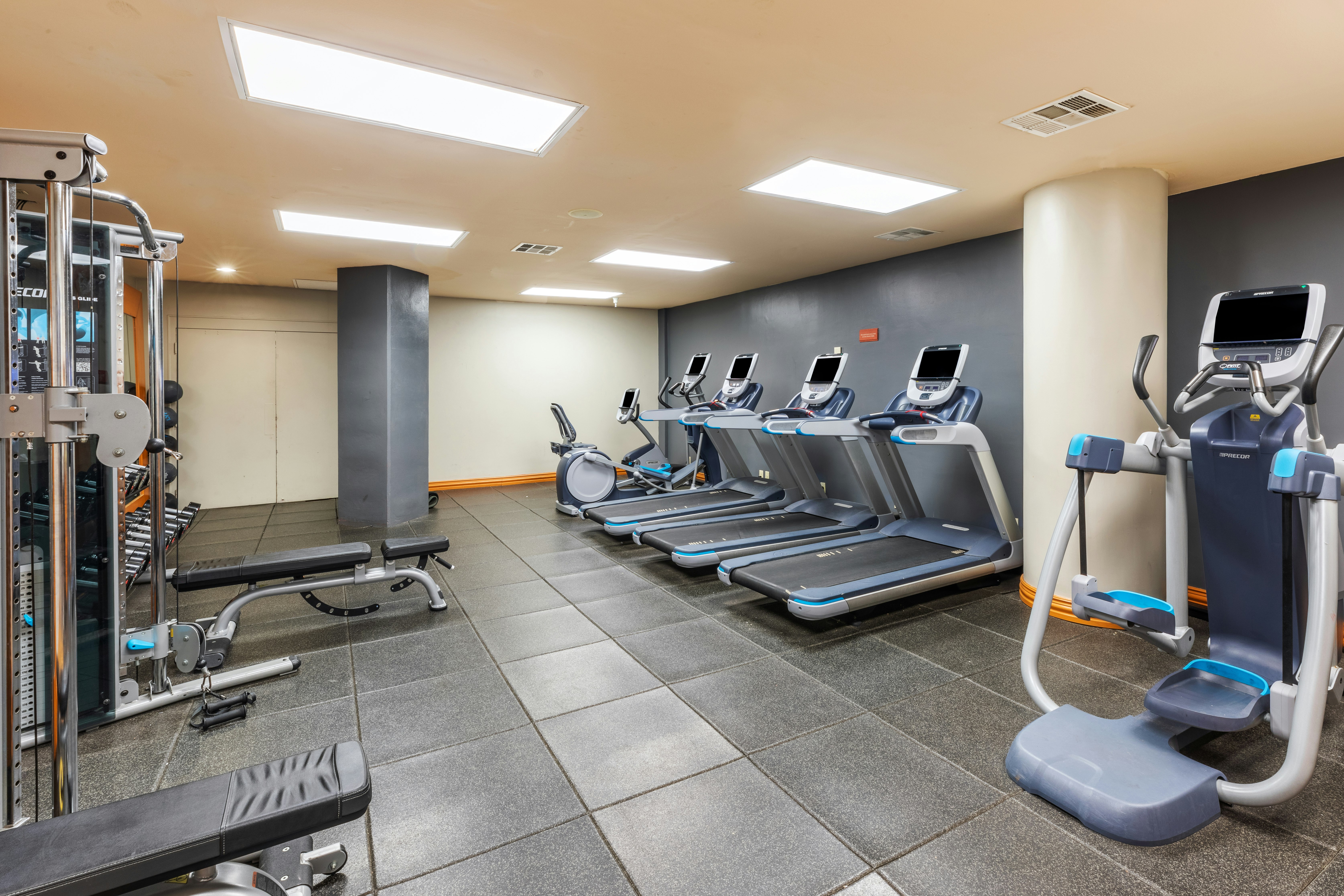 Doubletree Hotel Tulsa At Warren Place 32/72