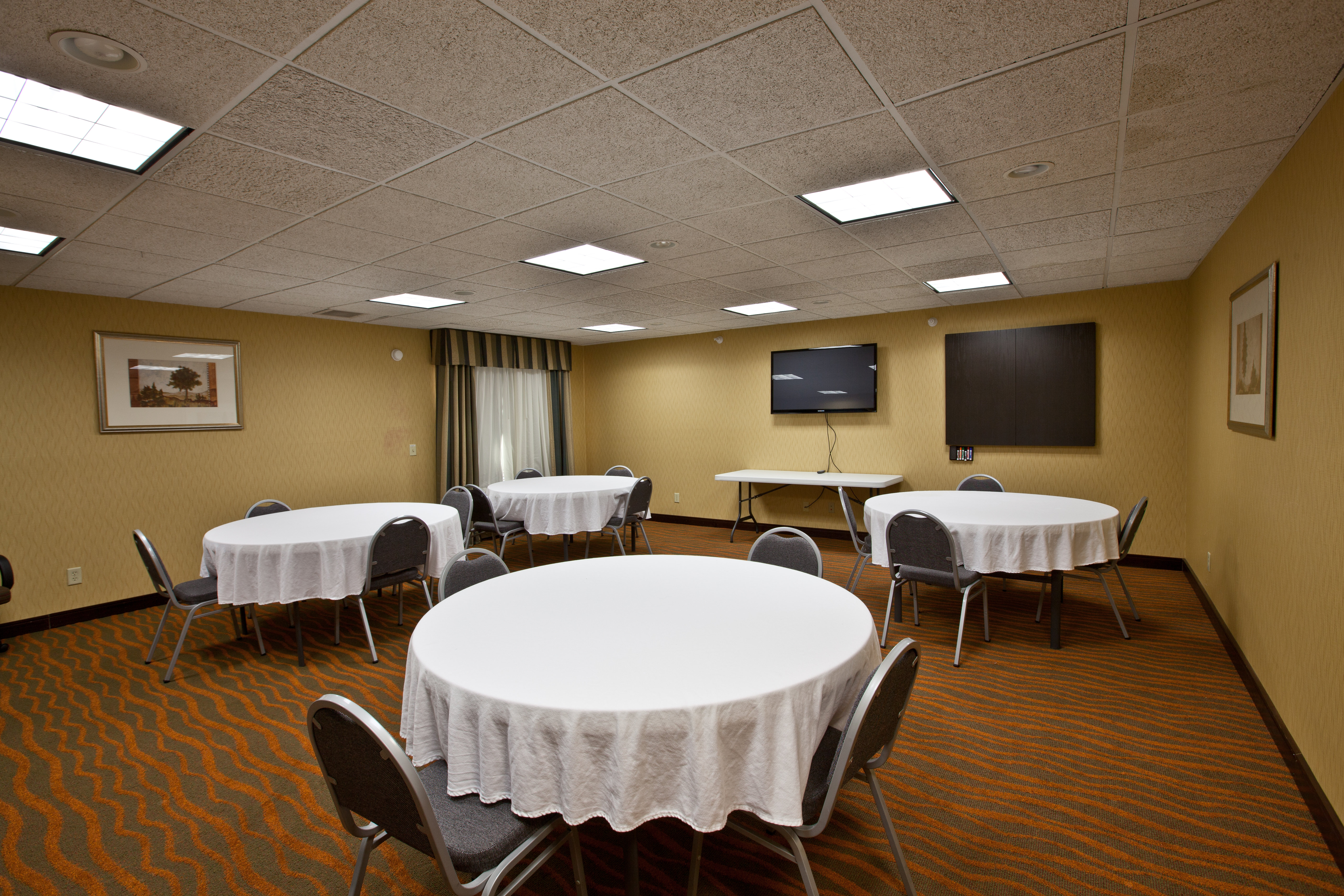 Holiday Inn Express Hotel Suites Plymouth 75/82
