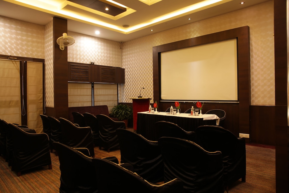 HOTEL SURYA ROYAL 37/41
