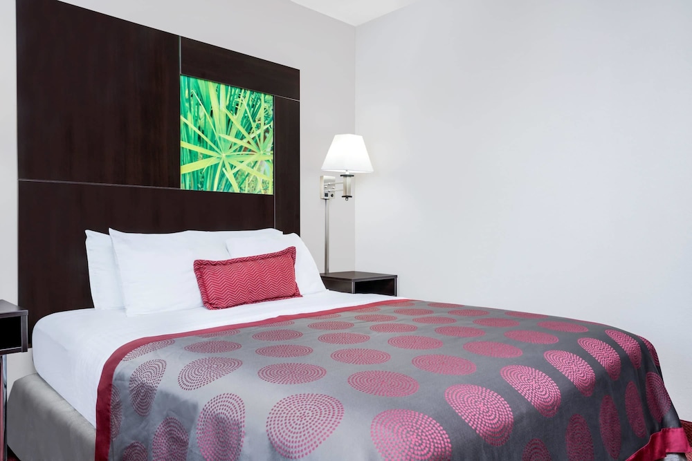Ramada By Wyndham Minneapolis Golden Valley 13/42