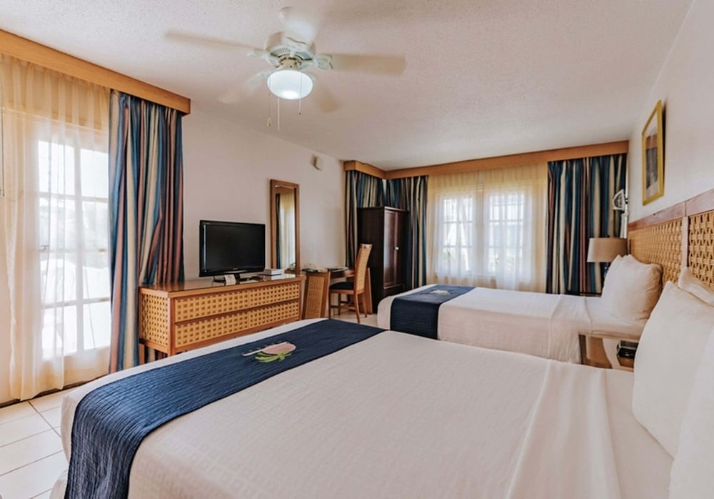Caribbean Palm Village Resort 15/45