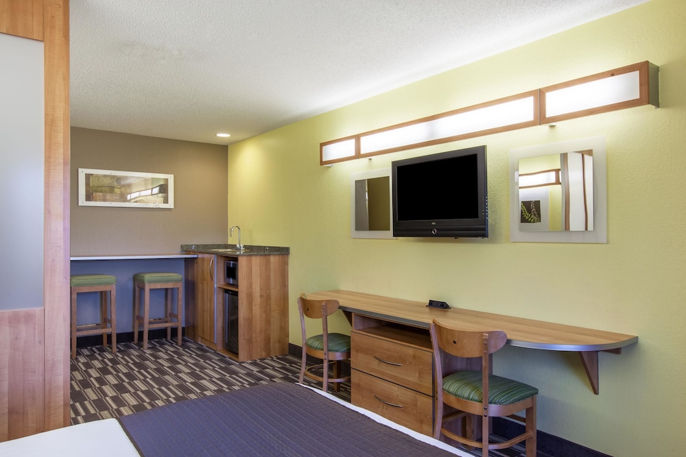 Microtel Inn & Suites By Wyndham Johnstown 23/37