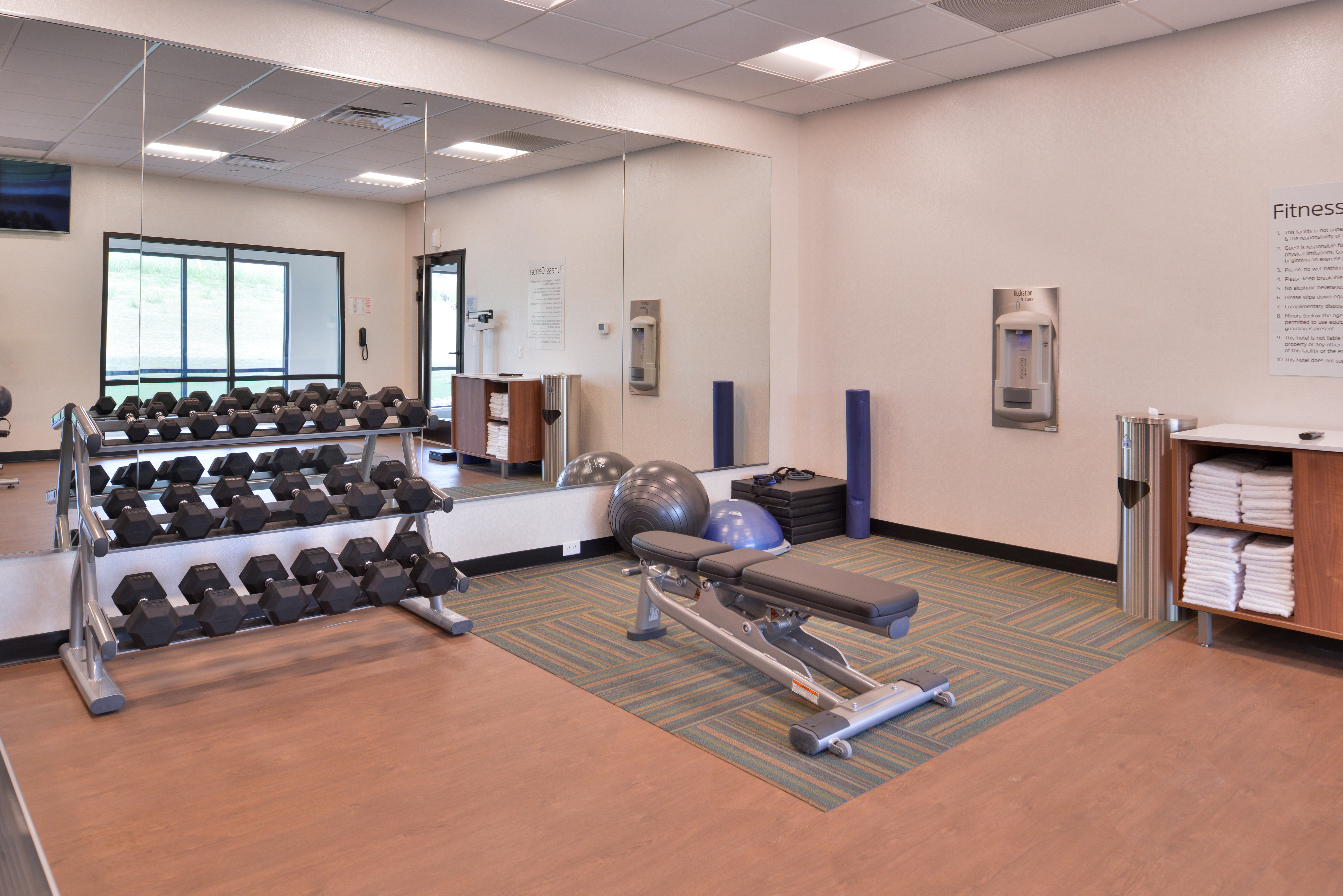 Holiday Inn Express & Suites Olathe West 34/60