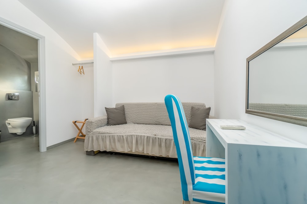 Central Fira Hotel 44/62