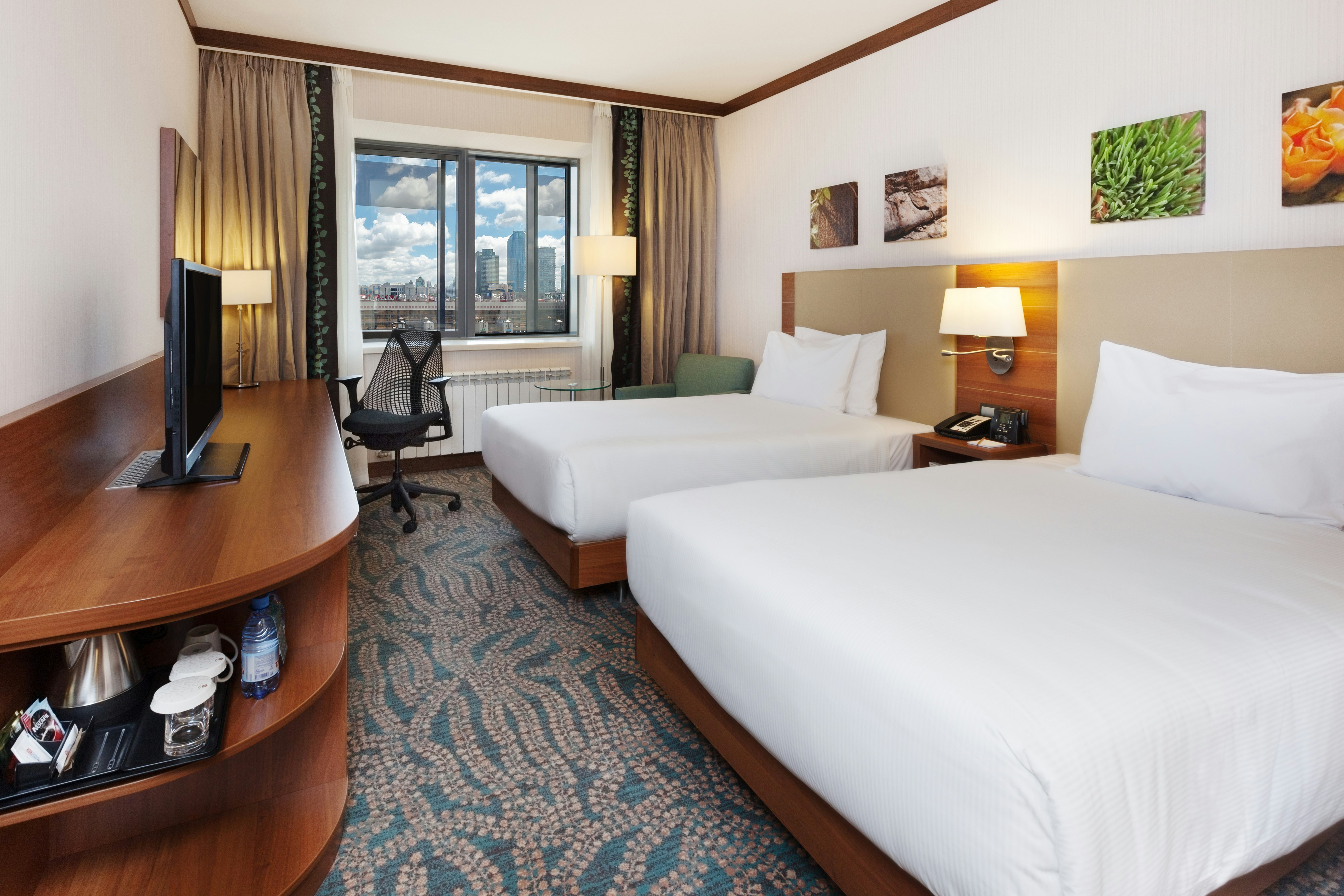ROOM, TWIN BEDS