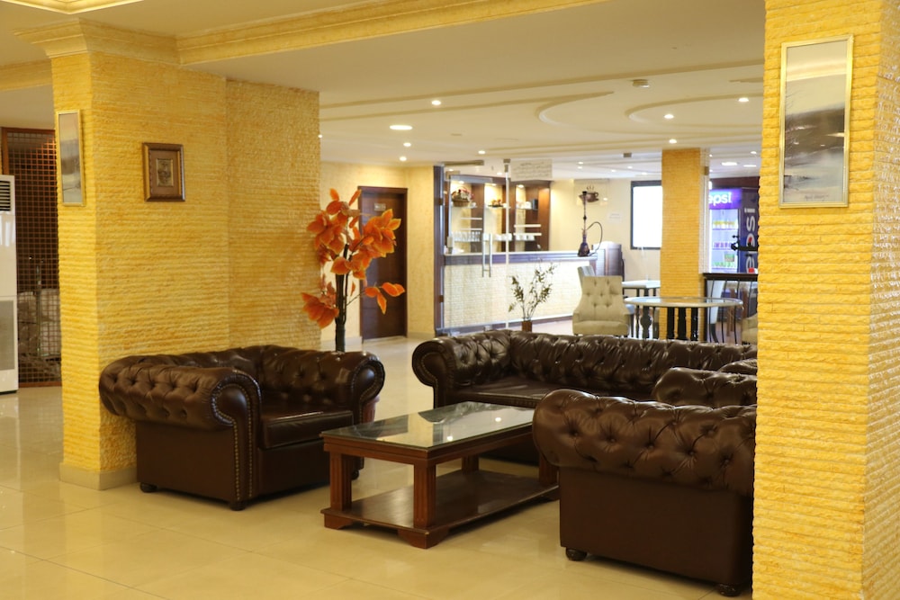 Grand Suites Hotel 51/66