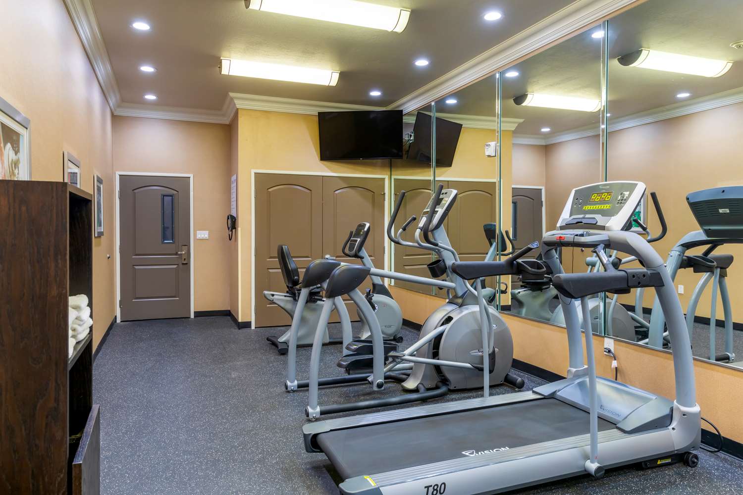 Best Western Plus Wasco Inn & Suites 37/63