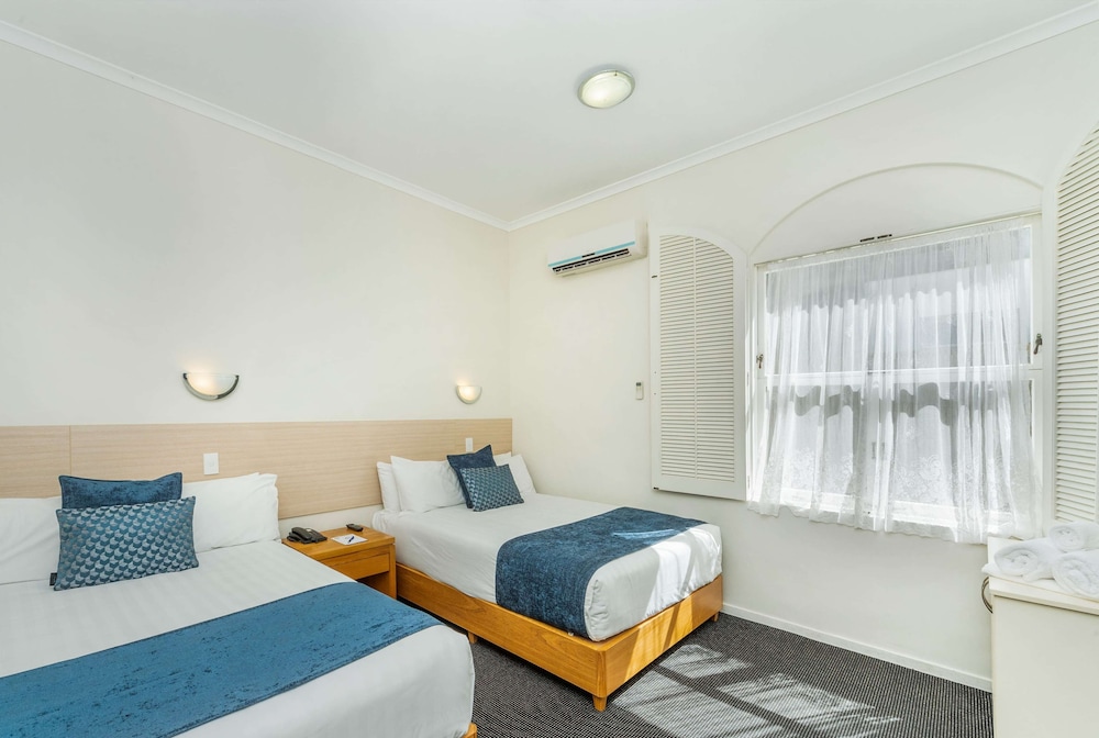FAMILY, MULTIPLE BEDS